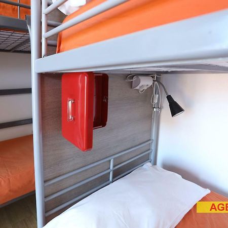 Jammin' Hostel & Bar Римини Экстерьер фото