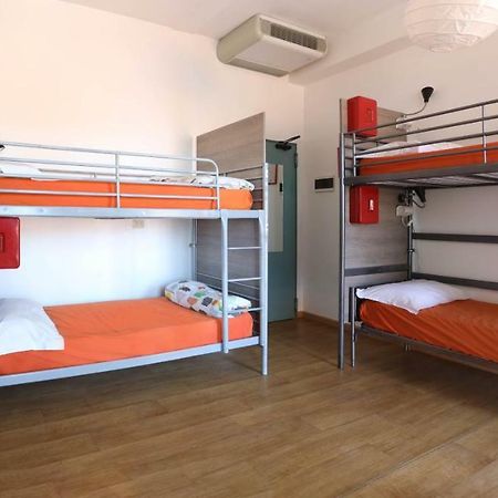 Jammin' Hostel & Bar Римини Экстерьер фото