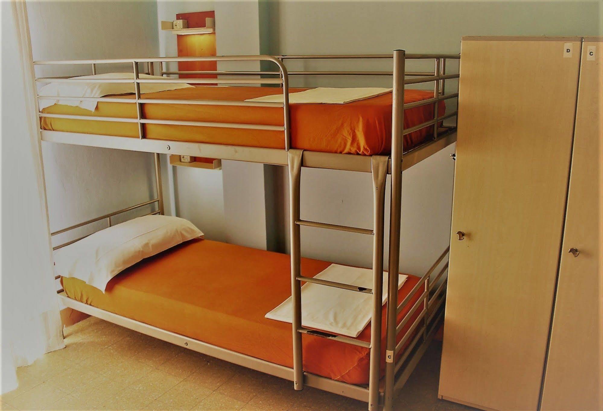 Jammin' Hostel & Bar Римини Экстерьер фото
