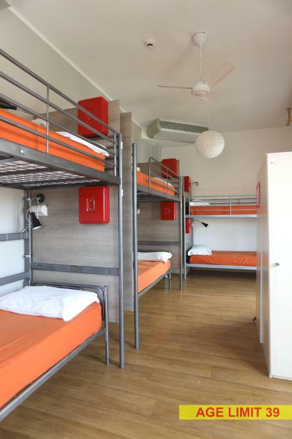 Jammin' Hostel & Bar Римини Экстерьер фото