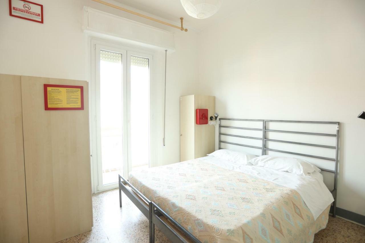 Jammin' Hostel & Bar Римини Экстерьер фото