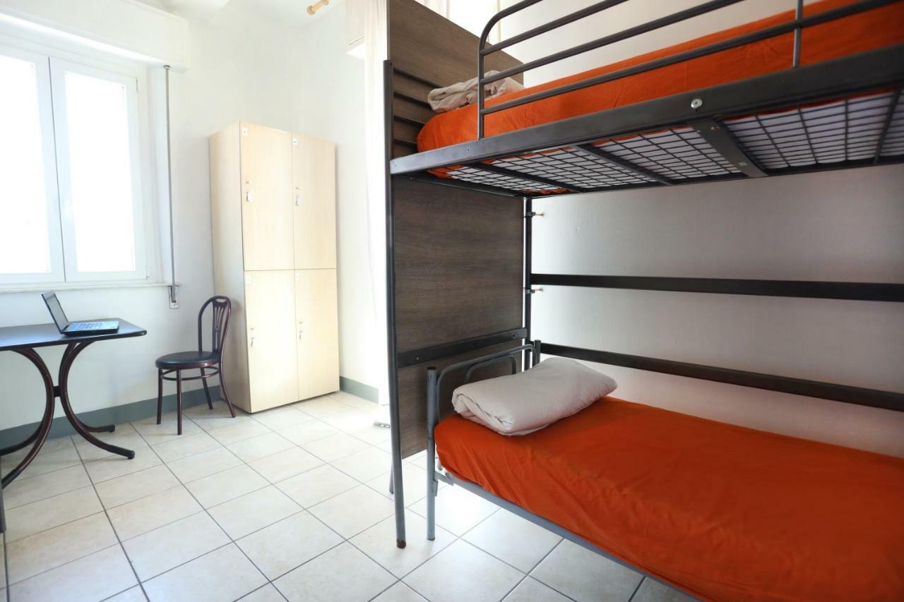 Jammin' Hostel & Bar Римини Экстерьер фото