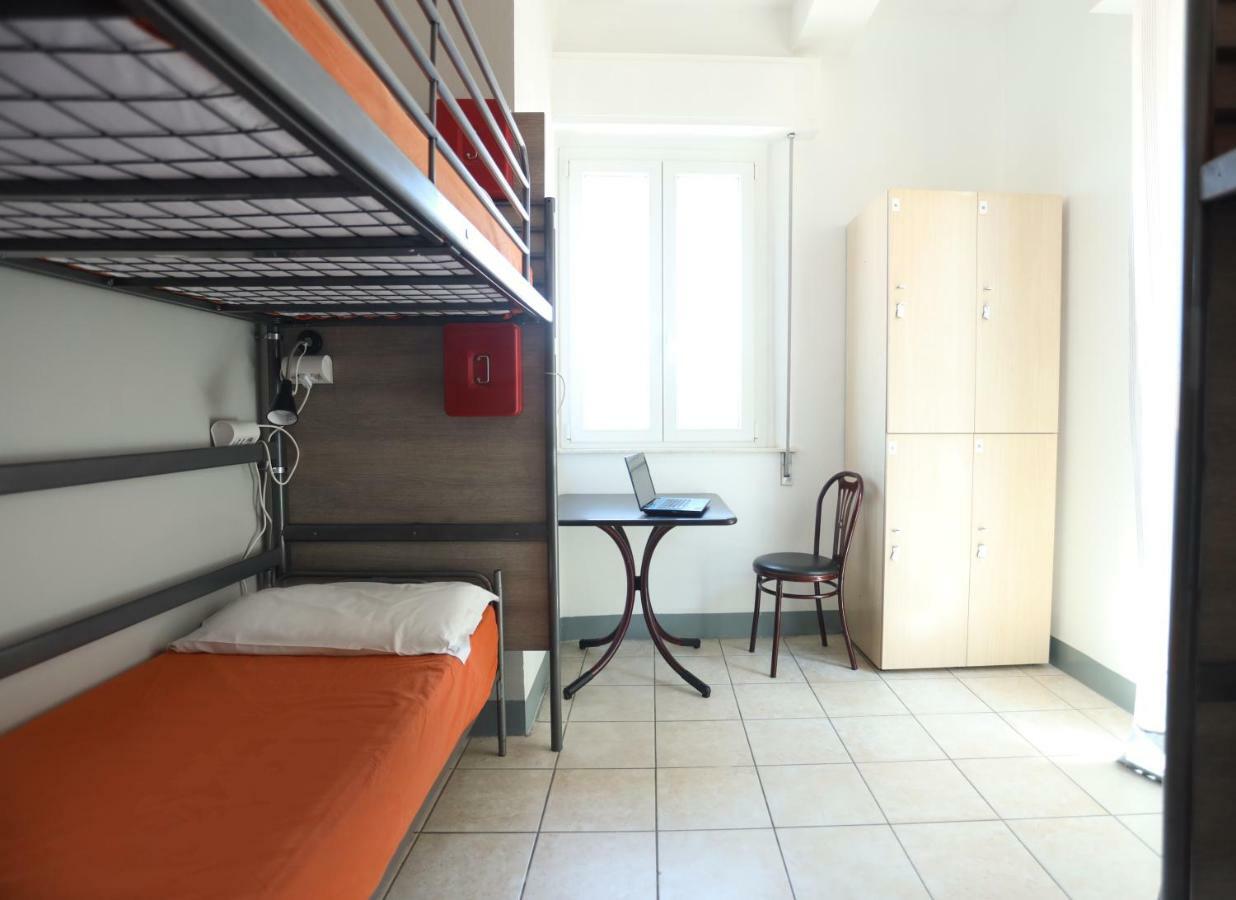 Jammin' Hostel & Bar Римини Экстерьер фото