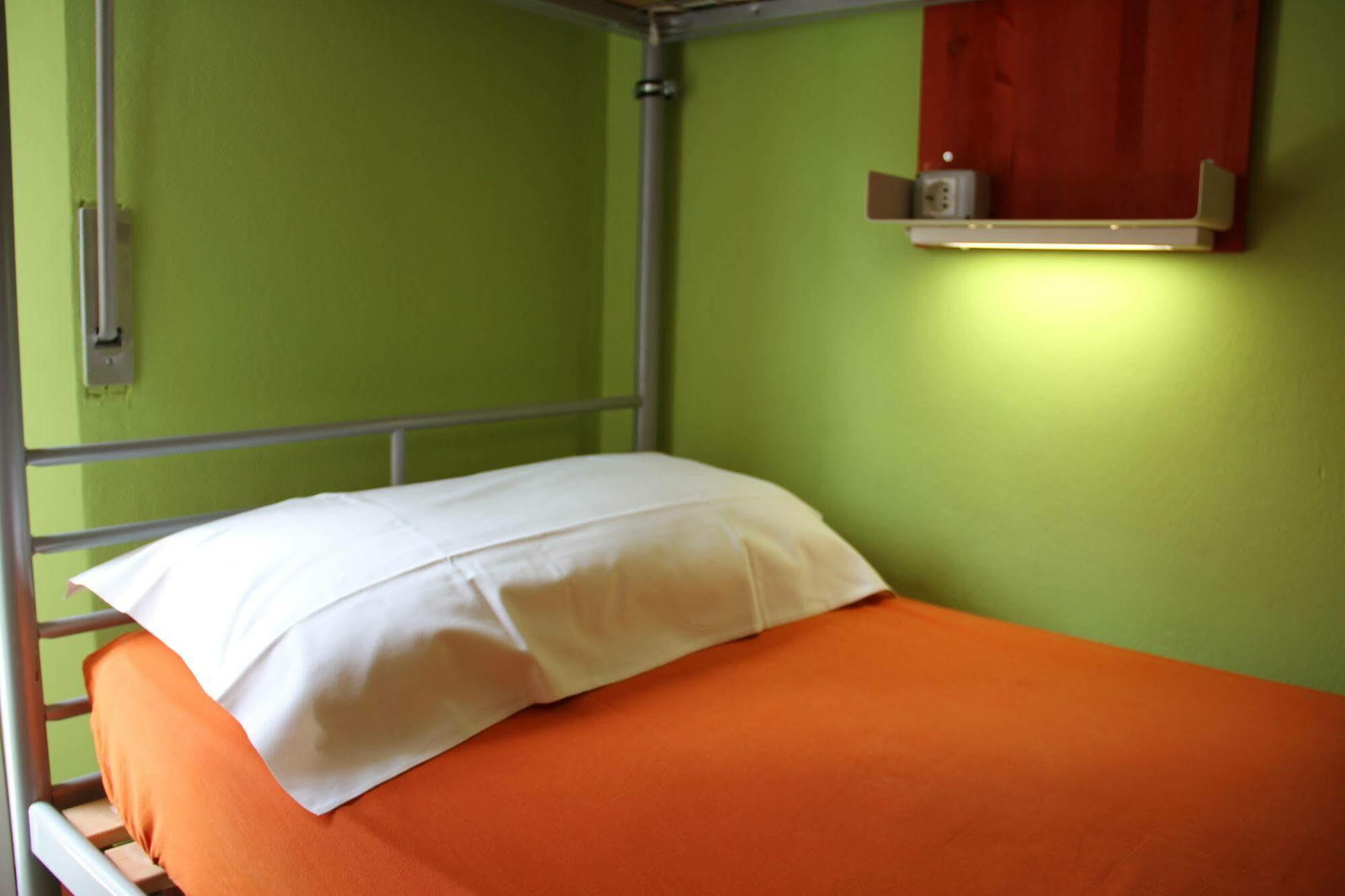 Jammin' Hostel & Bar Римини Экстерьер фото